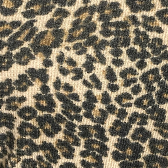 Riley & Rae long sleeve brushed waffle cheetah XS - Picture 8 of 9